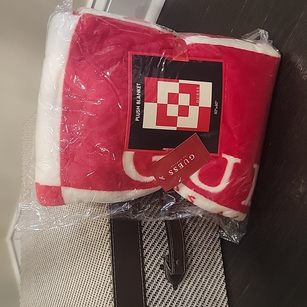 NWT Guess Red/Cream Plush